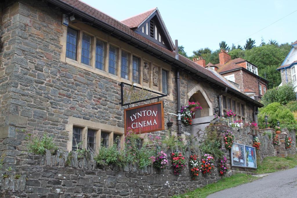 Castle Hill Guest House Lynton Exterior photo